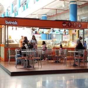 Vista general del restaurante Coffe Break en Metropolis Barquisimeto