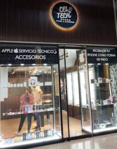 Fachada de la tienda de tecnología Celtech Store en Metropolis Barquisimeto