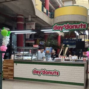 Fachada de la tienda de venta de donas Day Donuts en Metropolis Barquisimeto