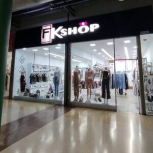 Vitrina de la tienda de moda para damas Fk Shop en Metropolis Barquisimeto