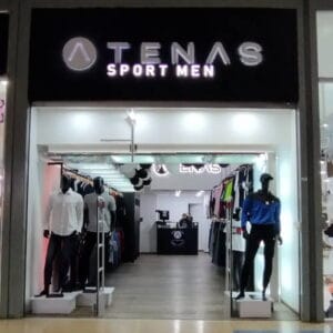 Vitrina de la tienda Tenas, moda para caballeros en Metropolis Barquisimeto