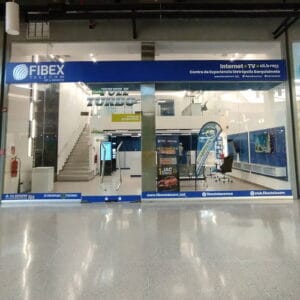 Fachada de la tienda Fibex fibra óptica y TV en Metropolis Barquisimeto