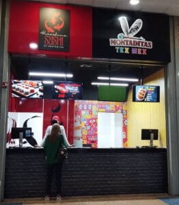 Mostrador de atención al público del restaurante de comida mexicana Montaditas