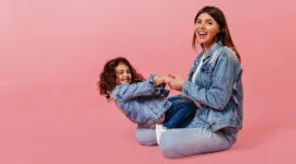 madre e hija listas para celebrar el mes de las madres en Metropolis Barquisimeto