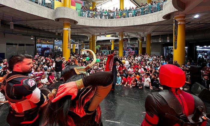 Los villanos hacen su entrada al escenario durante su presentación en la Expo Diversión dedicada a los niños en su día en Metropolis Barquisimeto