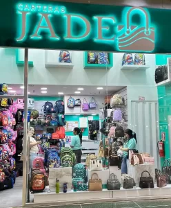 Vitrina de la tienda de carteras y bolsos Jade en Metropolis Barquisimeto