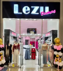 Vitrina de la tienda de ropa Lezu Damas en Metropolis Barquisimeto