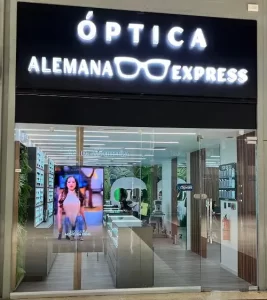 Fachada de la óptica Alemana Express en Metropolis Barquisimeto