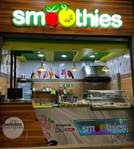Vista de la tienda de batidos y merengadas Smoothies en Metropolis Barquisimeto