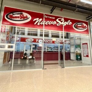 Fachada de la farmacia Nuevo Siglo en Metropolis Barquisimeto