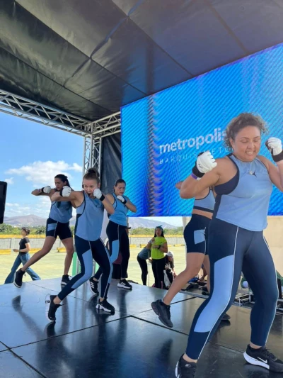 Entrenadoras durante las sesiones de Fit Power y Aerobics en el Metro Fitness 2026 de Metropolis Barquisimeto