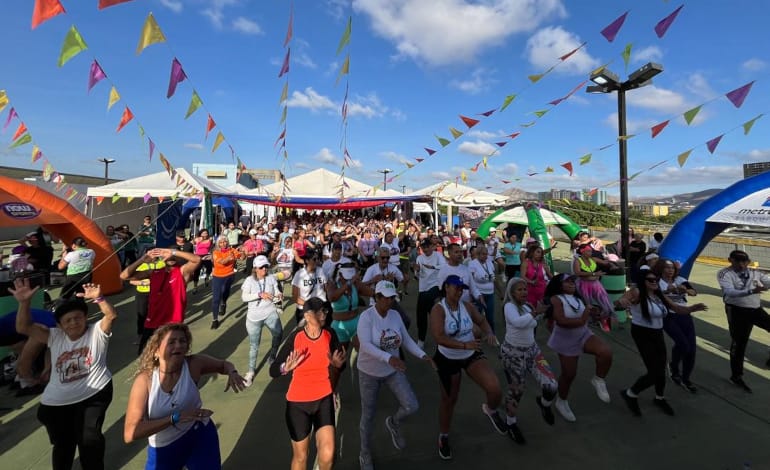 Público participante en el Metro Fitness 2026 en Metropolis Barquisimeto