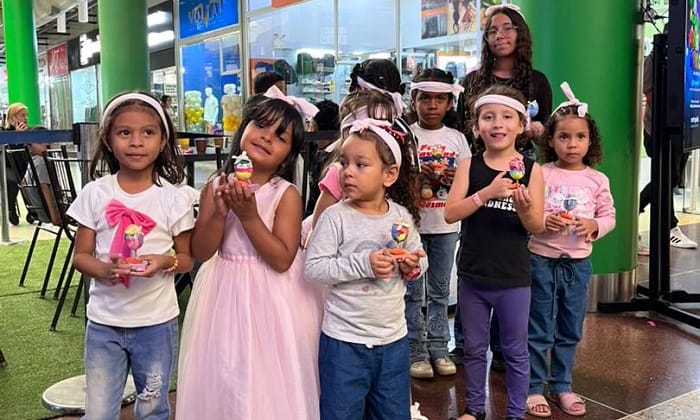 grupo de niños participando en la actividad Rally de Pascua organizado por Metropolis Barquisimeto