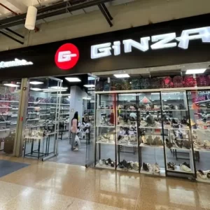 Fachada de la zapatería Ginza en el Centro Comercial Metrópolis Barquisimeto, con calzado para damas, caballeros y niños en exhibición.